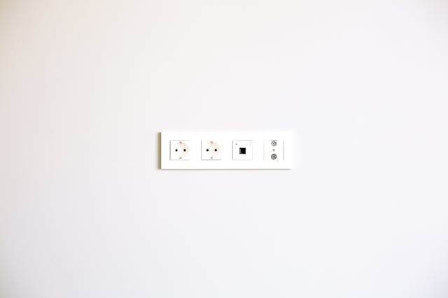 Kontakty elektryczne