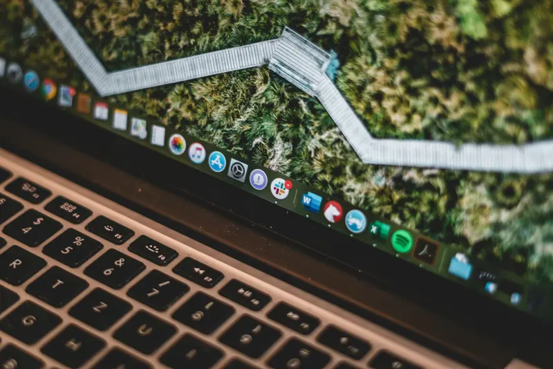 Dlaczego MacBook to dobry wybór dla programisty?