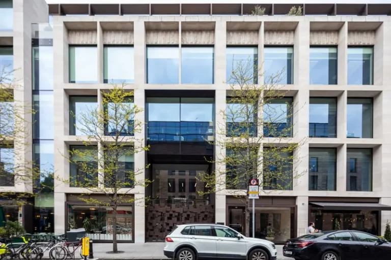 Posuvné dveře jako klíčový bezpečnostní prvek moderních budov